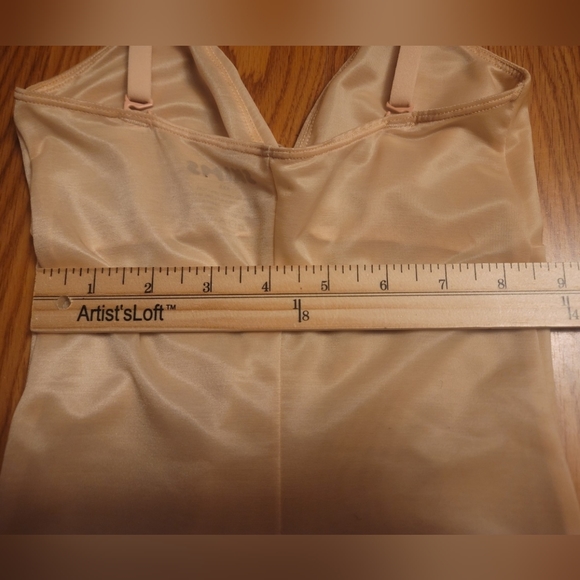 NWT SKIMS Barely There Shapewear Bodysuit Brief W/ Snaps Sand XXS SH-BSB-1641 - Picture 6 of 13